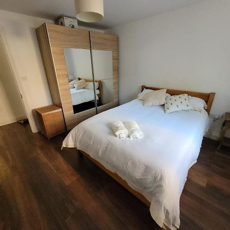 Comfortable Two Bedroom Modern Apartment Лондон Екстер'єр фото