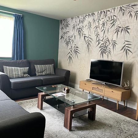Comfortable Two Bedroom Modern Apartment Лондон Екстер'єр фото