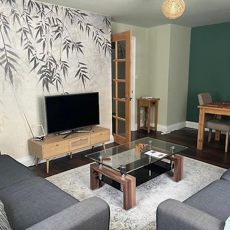 Comfortable Two Bedroom Modern Apartment Лондон Екстер'єр фото