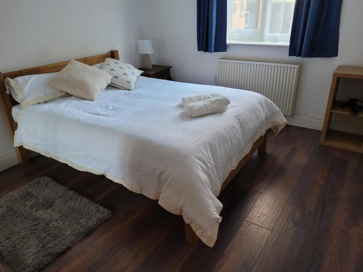 Comfortable Two Bedroom Modern Apartment Лондон Екстер'єр фото