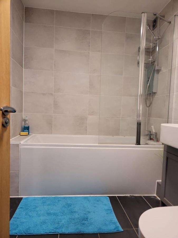 Comfortable Two Bedroom Modern Apartment Лондон Екстер'єр фото