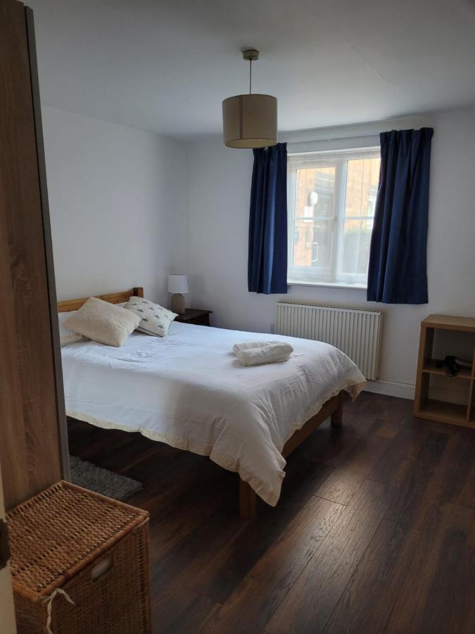 Comfortable Two Bedroom Modern Apartment Лондон Екстер'єр фото