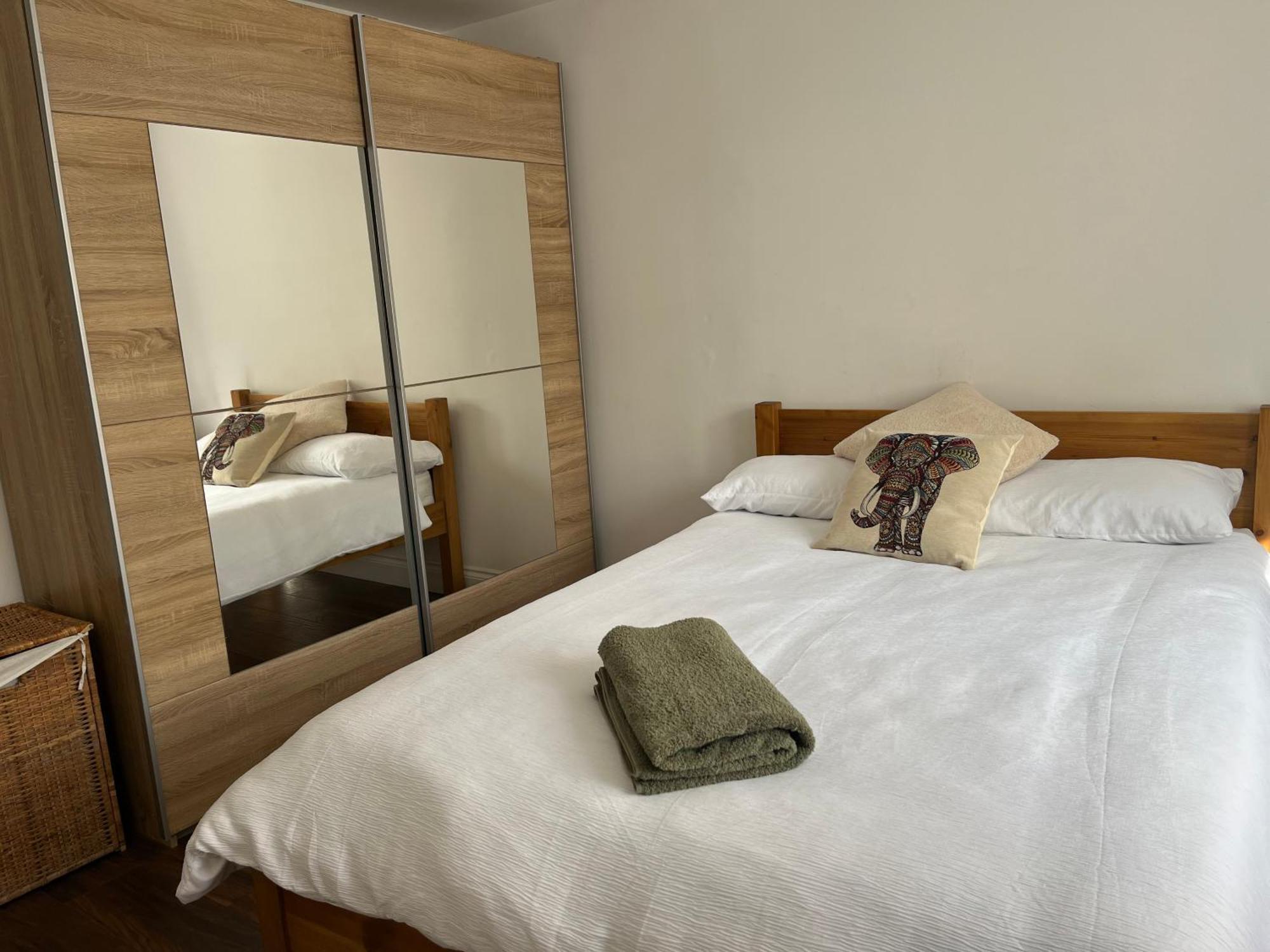 Comfortable Two Bedroom Modern Apartment Лондон Екстер'єр фото